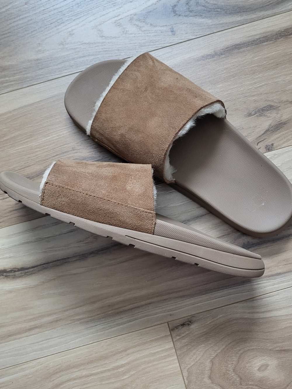 UGG Slides 10
